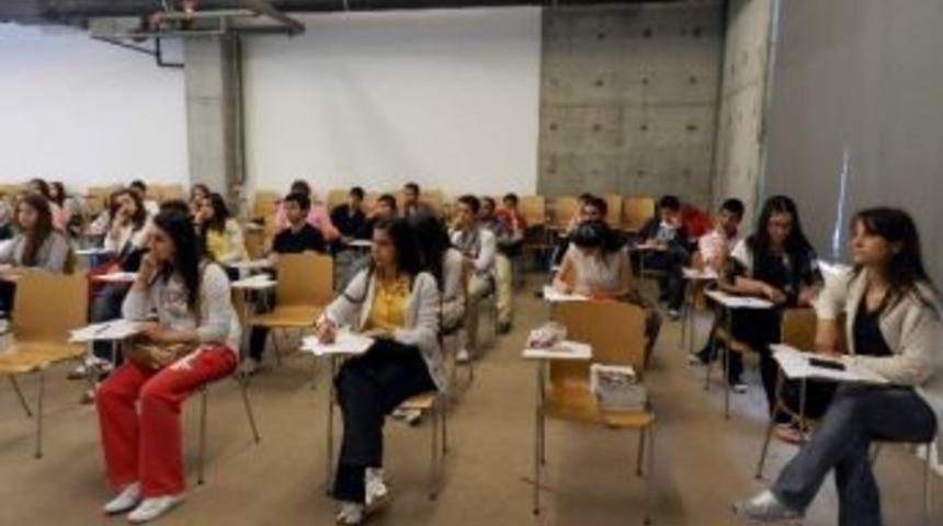 Gkv Liseleri &Ouml;ğrencileri &Uuml;niversite Yolunda