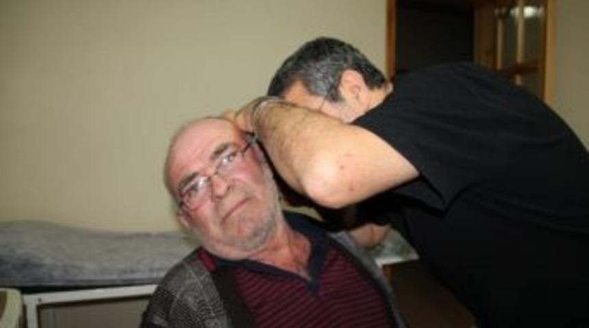 Kulağına Sinek Ka&ccedil;an Vatandaşın Yardımına Doktor Yetişti