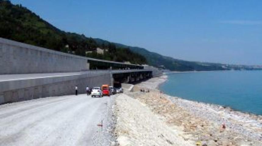 Karadeniz Sahil Yolu, T&uuml;rkiye'de Ilk Kez Kullanılan Teknik Ile Ilerliyor
