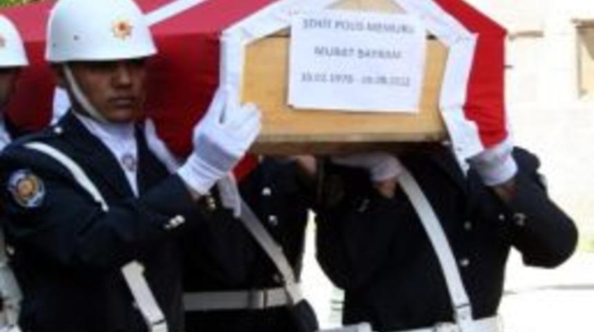 Şehit Polis İ&ccedil;in Kars&rsquo;ta T&ouml;ren D&uuml;zenlendi