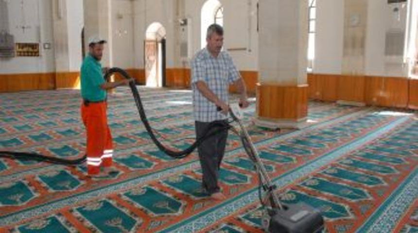 Camilerde Ramazan Hazırlığı