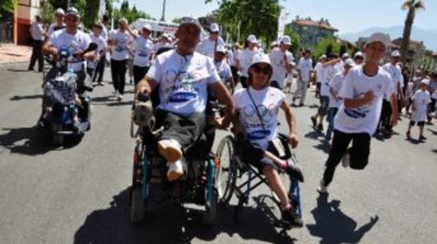 Denizli&rsquo;de Olimpik G&uuml;n Koşusu&rsquo;na Yoğun Katılım