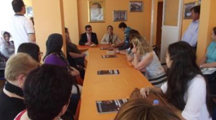 Ak Parti&rsquo;li Yemiş&ccedil;i: &ldquo;biz Başbakanımıza Baktık&ccedil;a Yoruluyoruz&rdquo;