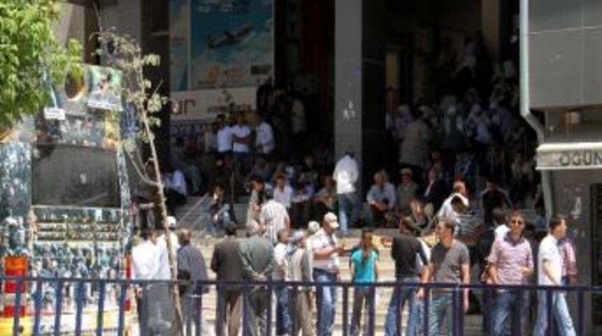 Van&rsquo;da Sessiz Bekleyiş Devam Ediyor