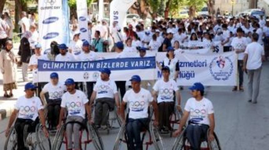 Olimpik G&uuml;n Koşusu Yapıldı