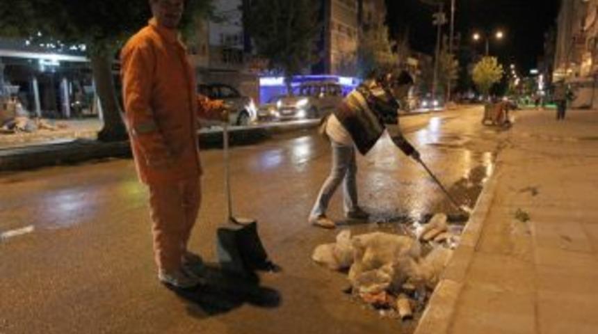 Başkan Bekir Kaya Tutuklandı, Yardımcıları &Ccedil;&ouml;pleri Toplamaya Başladı