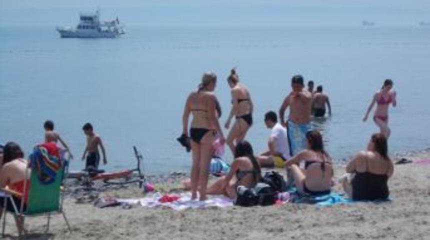 Depremzedeler İlk Kez Denize Girdi!