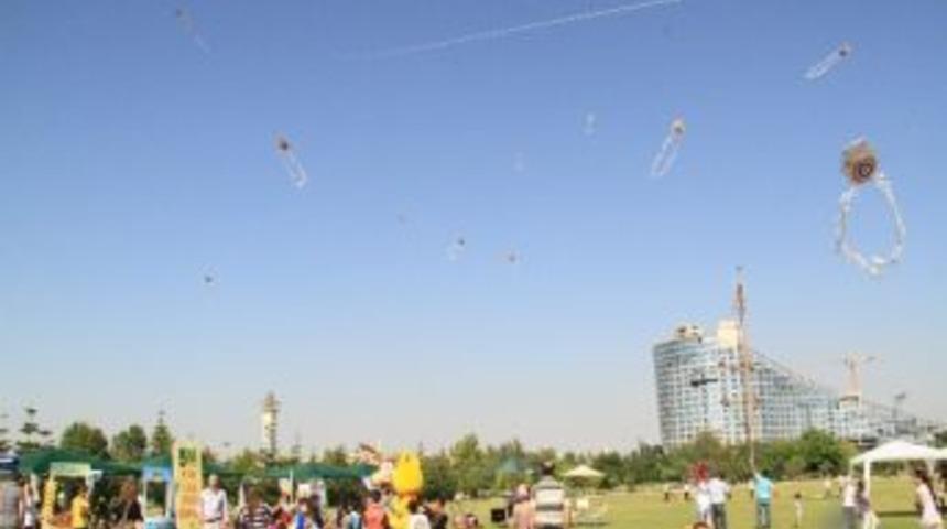 U&ccedil;urtmalar G&ouml;ky&uuml;z&uuml;n&uuml; Şenlendirdi