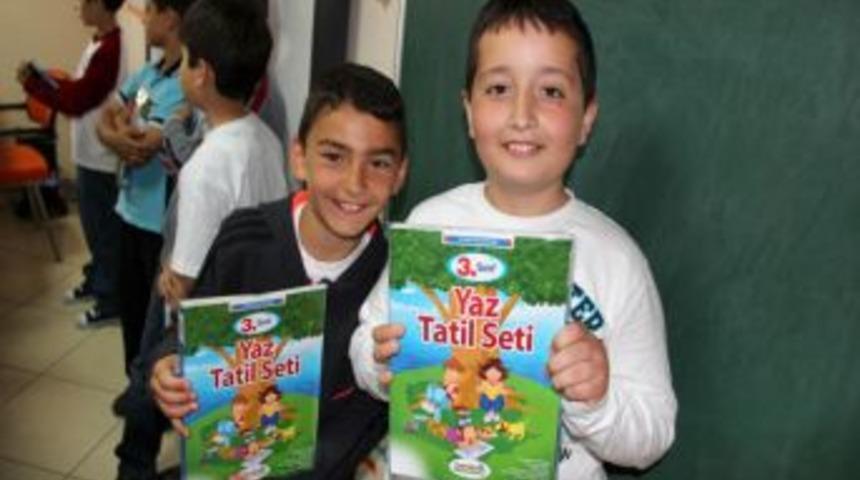 &Ouml;ğretmenler Yaz Boyunca &Ouml;ğrencileriyle Mektuplaşacak