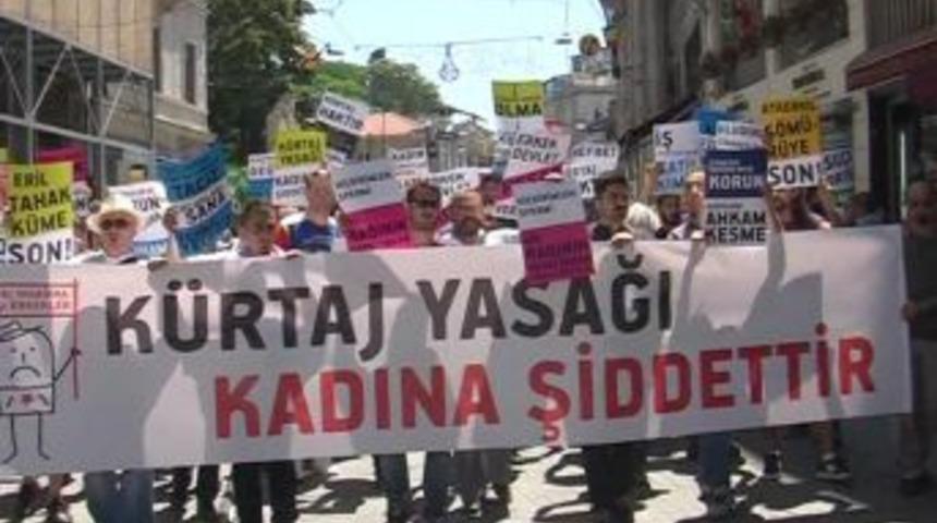 Erkeklerden 'k&uuml;rtaj' Eylemi