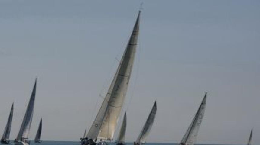 DenizBank &ndash; TAYK Trofesi&rsquo;nde 5. Yarışı Şef Aldı