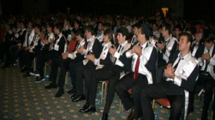 Yıldırım Koleji 64 &Ouml;ğrencisini Mezun Etti