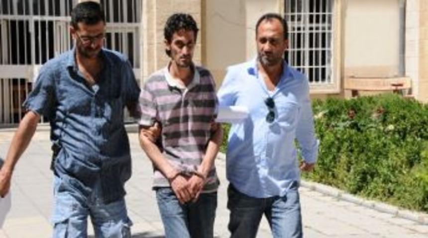 Cami Kapısını &Ccedil;alan Zanlı Tutuklandı