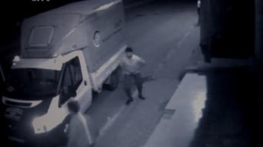 Yol Verme Kavgası G&uuml;venlik Kamerasında