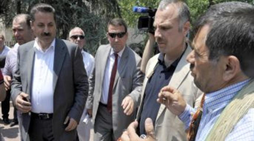 K&uuml;f&uuml;rl&uuml; Konuşan Kişi, Bakan &Ccedil;elik&rsquo;in Yanından Uzaklaştırıldı