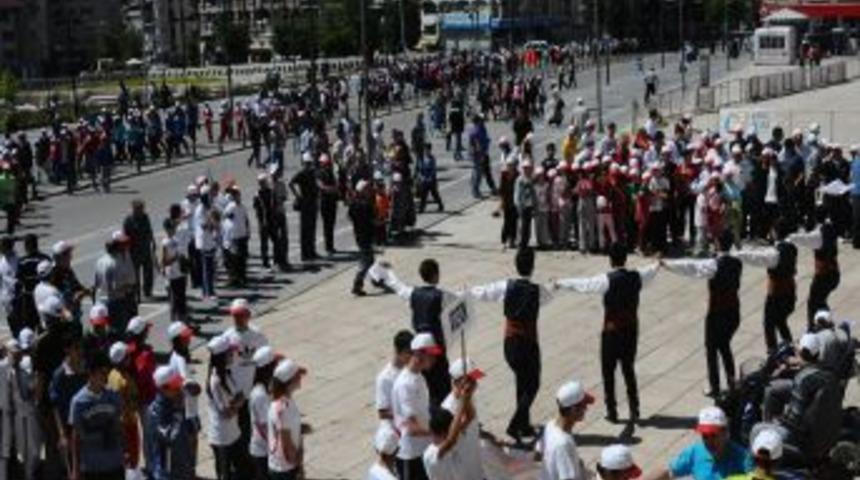 Sivas&rsquo;ta Sporcular &lsquo;Olimpik G&uuml;n&rsquo; I&ccedil;in Y&uuml;r&uuml;d&uuml;