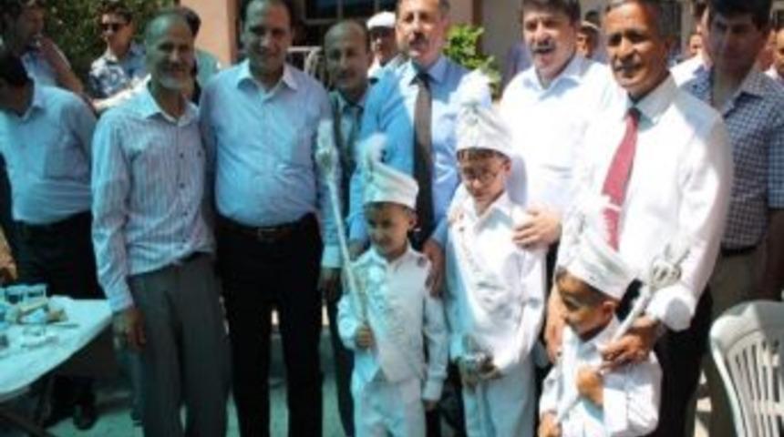 Ak Partili Vekiller Selendi'de S&uuml;nnet T&ouml;renine Katıldı