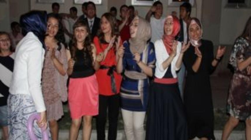 Arifiye Kız Teknik Ve Meslek Lisesi&rsquo;nde Mezuniyet T&ouml;reni D&uuml;zenlendi