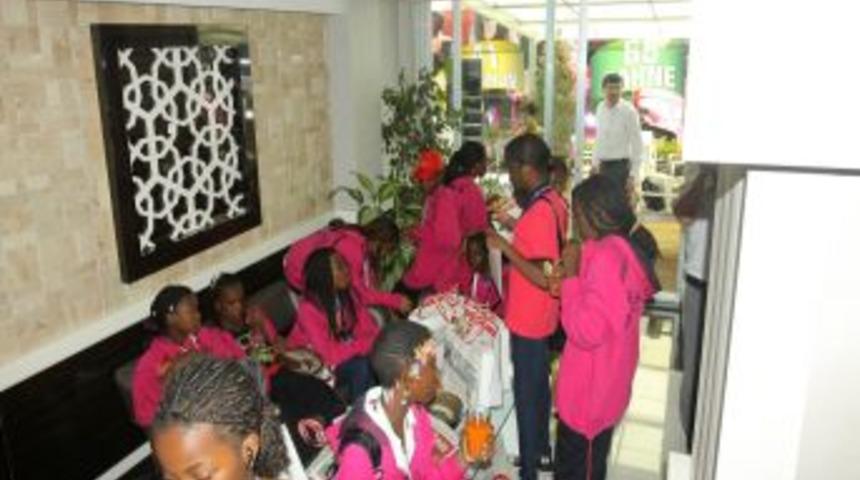 T&uuml;rk&ccedil;enin &Ccedil;ocuklarına Mersin&rsquo;de Coşkulu Karşılama