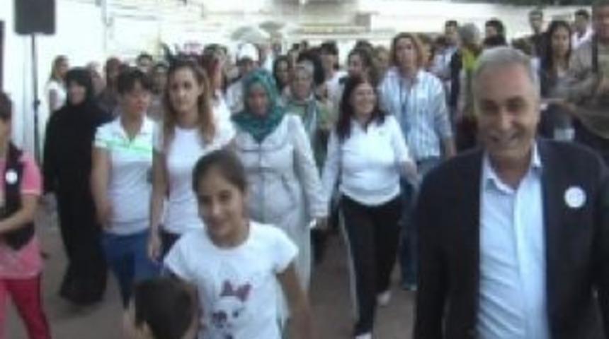 Fakıbaba kadınlarla y&uuml;r&uuml;y&uuml;ş yaptı