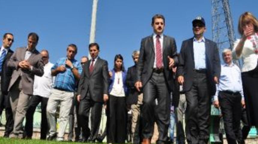 Bakan Nihat Erg&uuml;n Stadı Gezdi