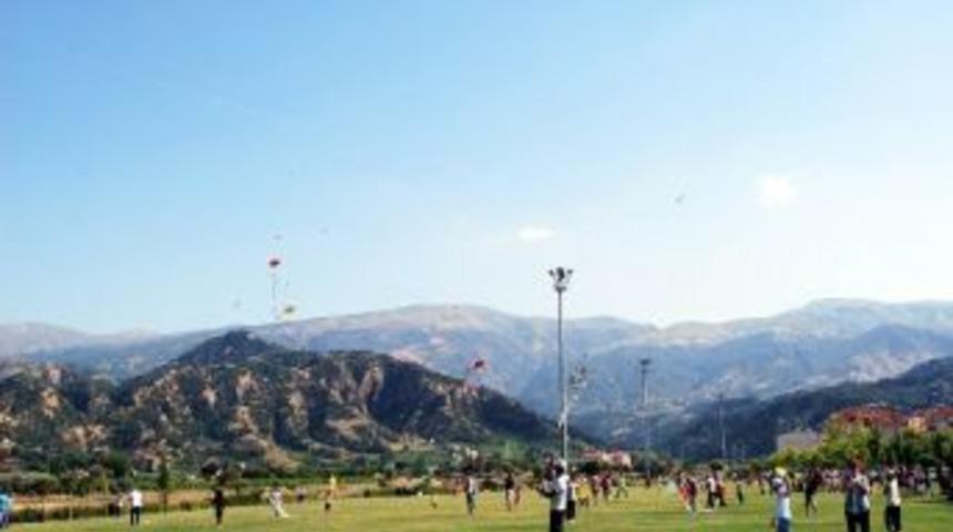 Salihli&rsquo;de U&ccedil;urtma Şenliği Ger&ccedil;ekleştirildi