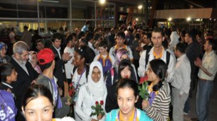 Erzurum&rsquo;da T&uuml;rk&ccedil;e Olimpiyatları Kafilesine Dev Ara&ccedil; Konvoyuyla Karşılama