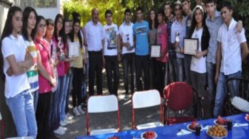 Gençlik Merkezleri Arasında Halk Oyunları Yarışması Düzenlendi