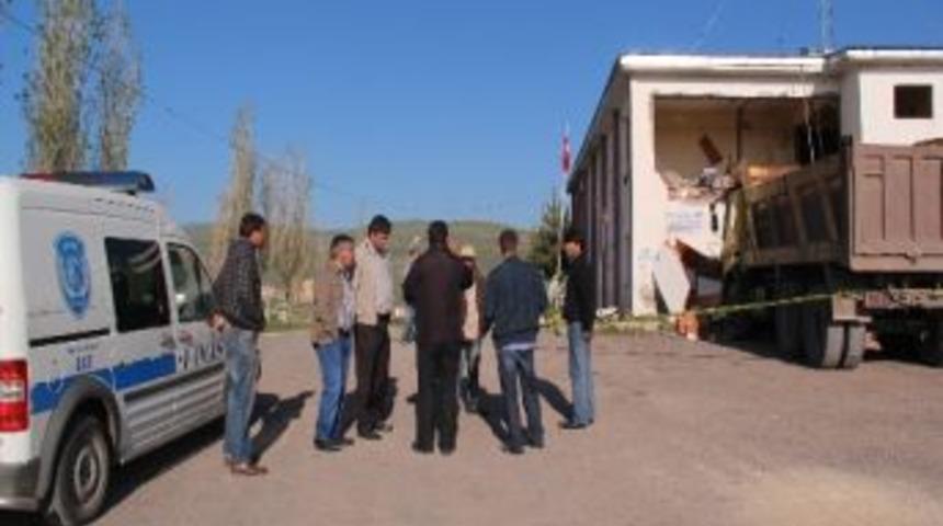 Çıldır Özel İdare Müdürlüğü'nde Patlama: 1 Yaralı