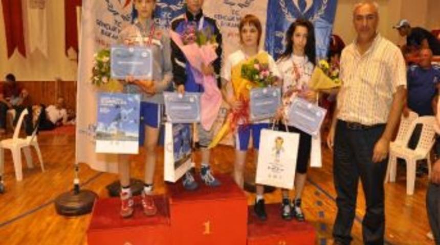 15. Uluslar Arası Yıldızlar Zafer Güreş Turnuvası Sona Erdi