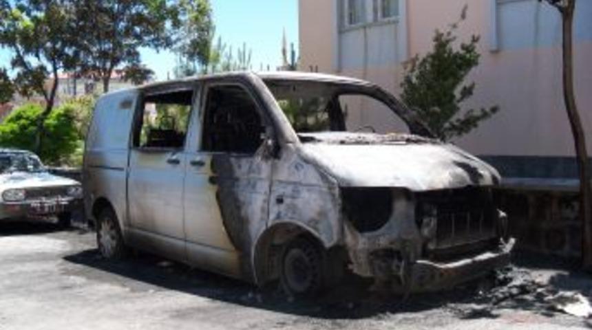 Nevşehir'de 1 ara&ccedil; kundaklandı