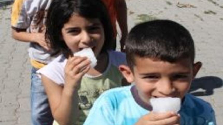 Adanalı Karla Serinliyor