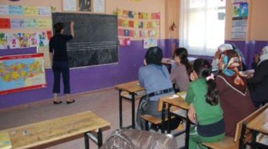 Patnos&rsquo;ta Okuma-yazma Kursuna B&uuml;y&uuml;k İlgi