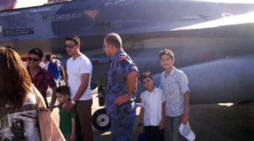 Şehit &Ccedil;ocukları Karne Sevincini F-16 Savaş U&ccedil;aklarıyla Yaşadı