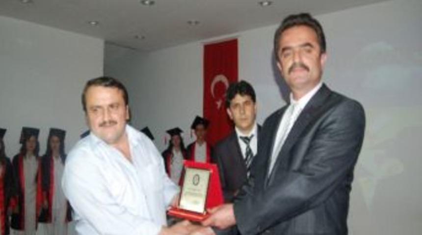 Ara&ccedil;&rsquo;ta Sağlık Meslek Lisesi &Ouml;ğrencileri Mezuniyet T&ouml;reni D&uuml;zenledi