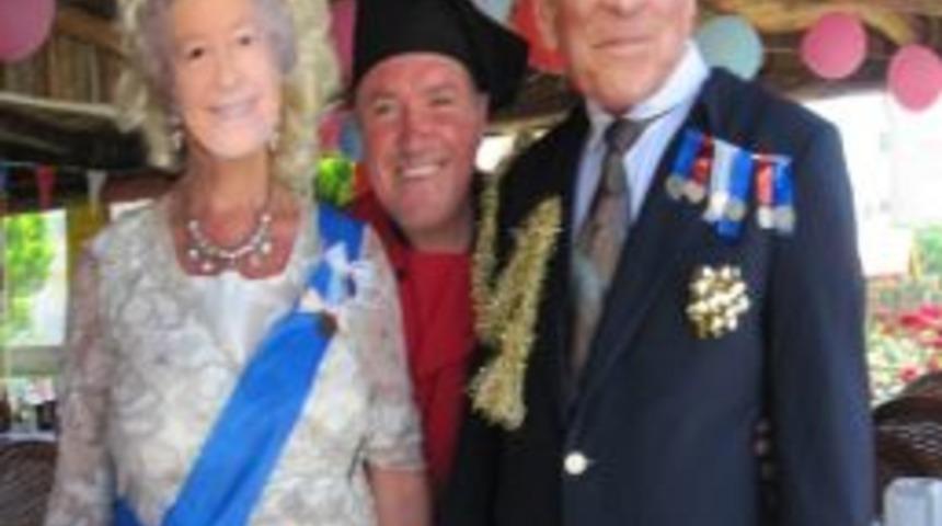 Didim&rsquo;de Yaşayan İngilizler Krali&ccedil;eyi Unutmadı