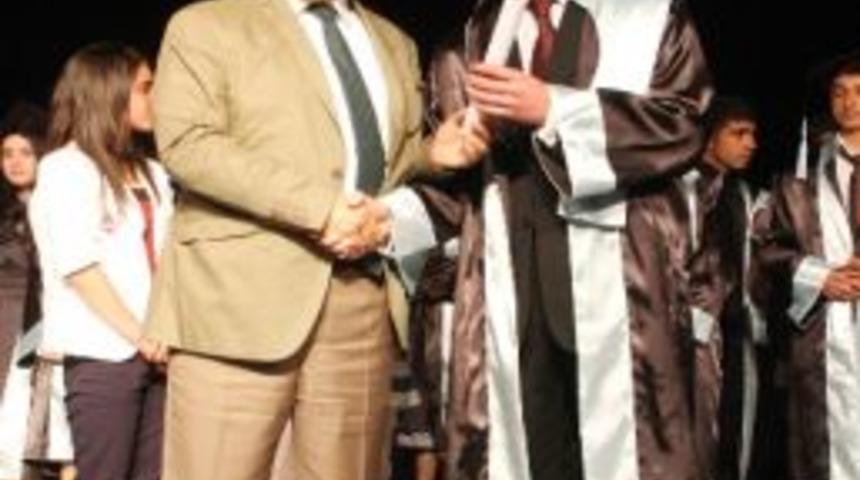 Anadolu Lisesi&rsquo;nde Mezuniyet Coşkusu