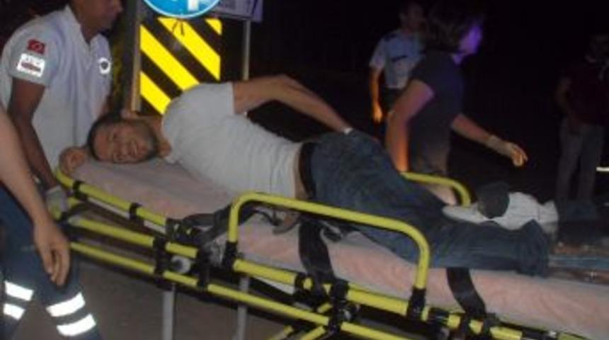 Motosiklet Ref&uuml;je &Ccedil;arptı: 2 Yaralı