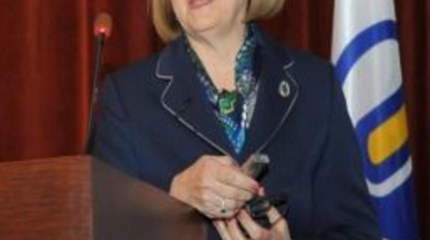 Psikiyatrist, Ikna I&ccedil;in Cep Telefonundan Aradı