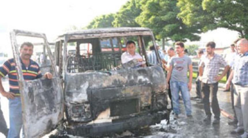 Eylem i&ccedil;in minib&uuml;s yaktılar