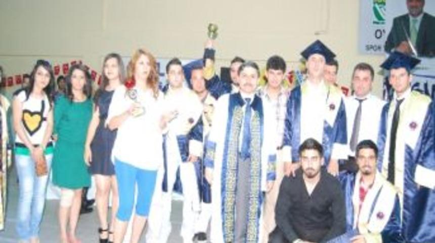 Kula Meslek Y&uuml;ksek Okulunda Mezuniyet Coşkusu