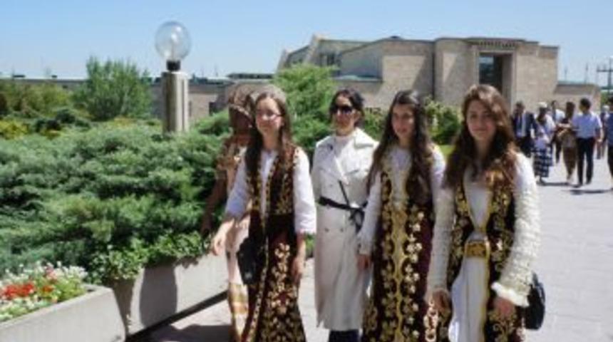 Deniz Baykal, T&uuml;rk&ccedil;e Olimpiyatları'na Katılanı &Ccedil;ocuklarını Kabul Etti