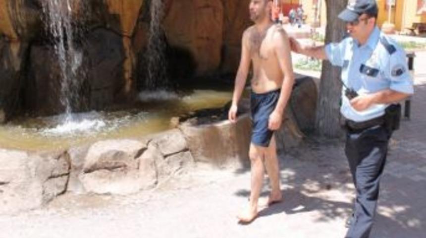 &Ouml;nce Havuza Atladı, Sonra 5. Kattan