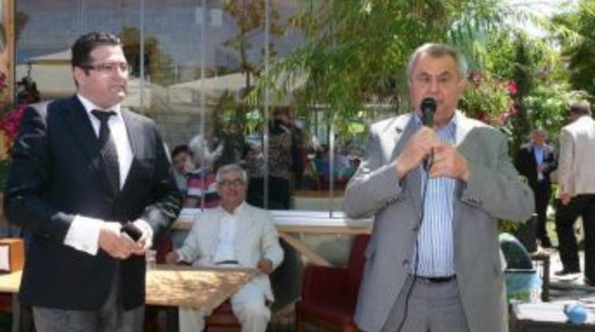 Başbakan İstanbul&rsquo;da sanat&ccedil;ılarla beraber