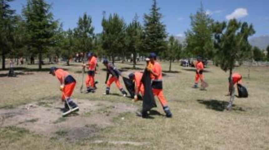 Kent Ormanında Temizlik &Ccedil;alışması