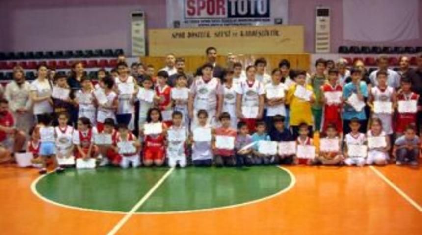 12 Dev Adam Basket&ccedil;ileri Sertifikalarını Aldı