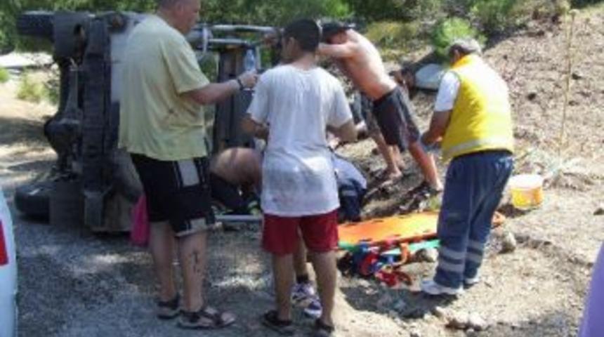 Turistleri Taşıyan Safari Cip Devrildi: 2&rsquo;si Ağır 4 Yaralı