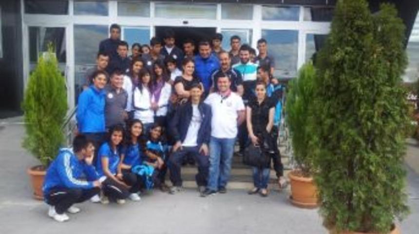 Eruh Gen&ccedil;lik Merkezi Halk Oyunları Yarışmasında Stilize Dalda T&uuml;rkiye 1.'si Oldu