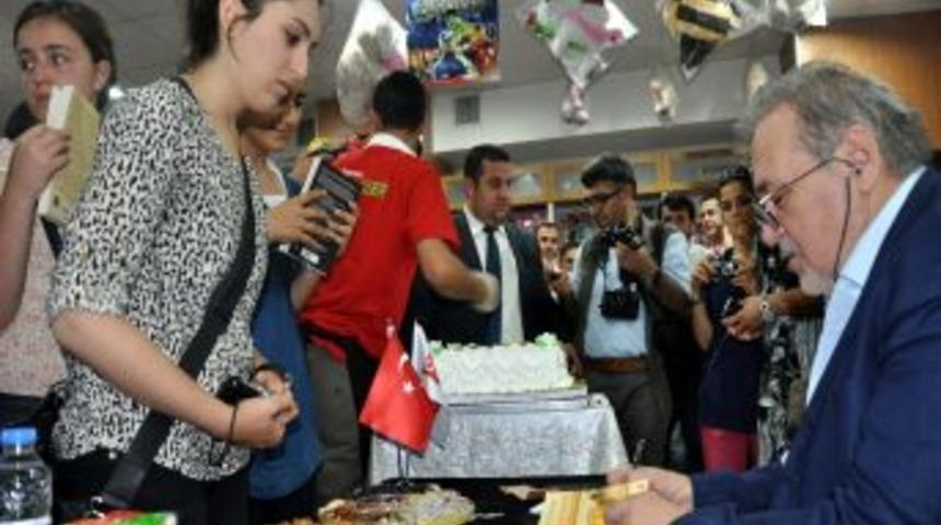 Tarih&ccedil;i Yazar Ortaylı, Malatya&rsquo;da Okurlarıyla Buluştu