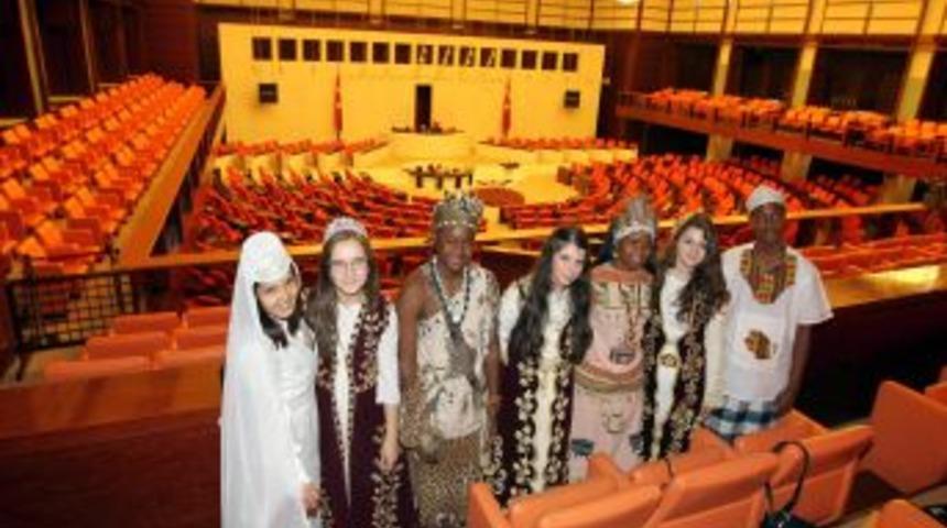 Mozambikli Ahmet, Meclis'te Cumhurbaşkanının Koltuğuna Oturdu